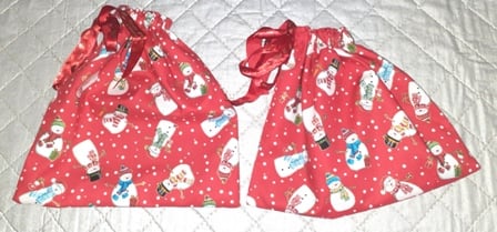 Colourful Snowmen on red  gift bag set
