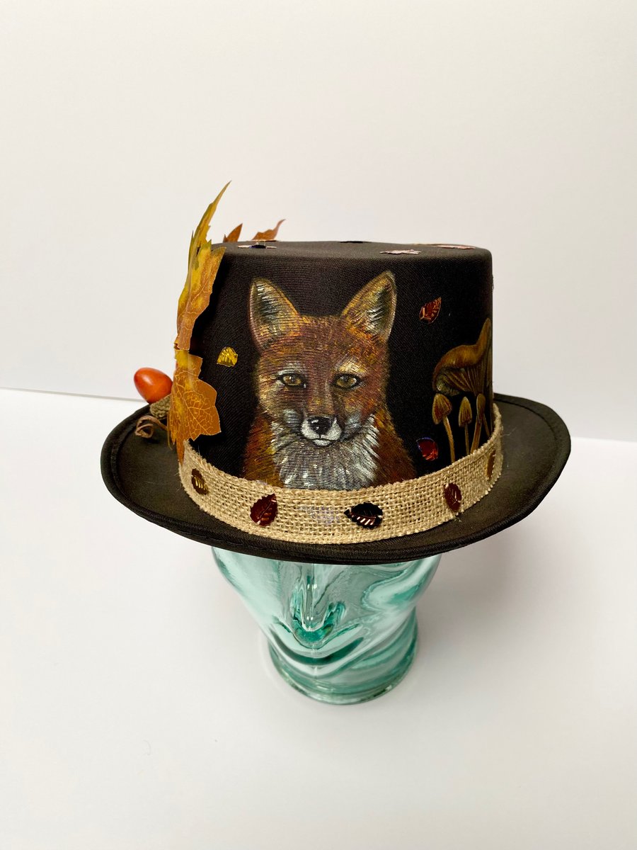 Festival top hat. Fox. Fungi. Autumn.