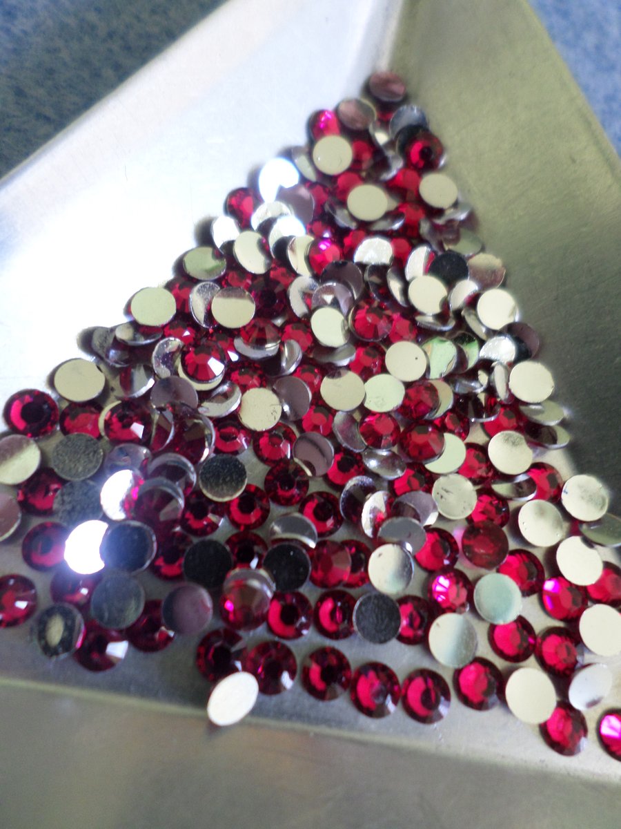 100 x Faceted Resin Rhinestones - 5mm - Rose 