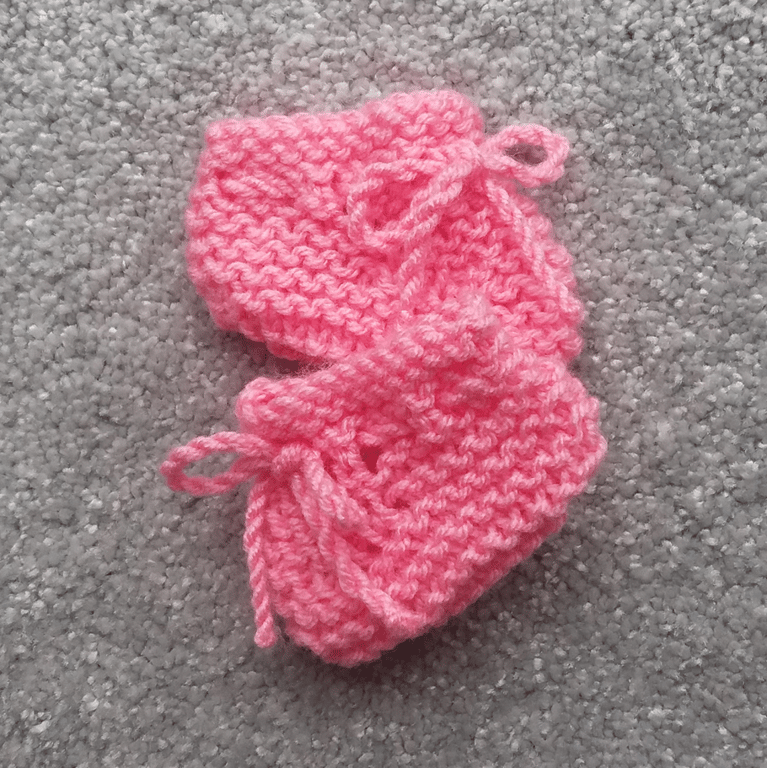 KNITTING PATTERN PDF Preemie Garter Bootees