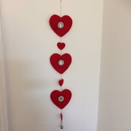  Red Felt Heart Garland. (004)