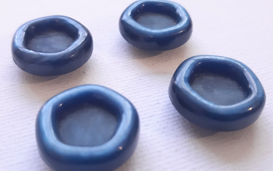 18mm Vintage chunky blue pentagon shaped buttons