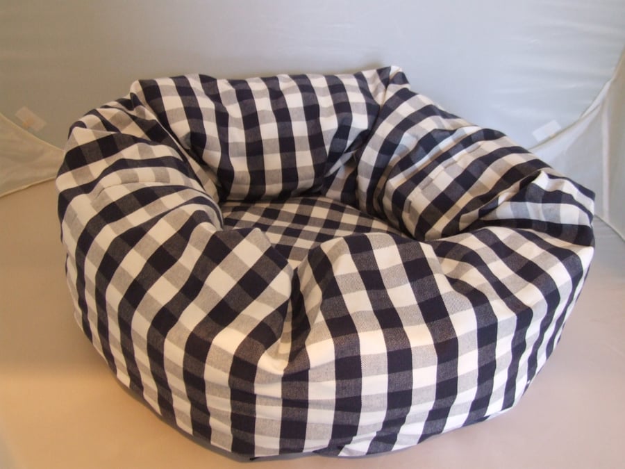 Lovely soft bed for cat or small dog