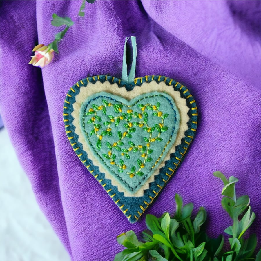 Felt Heart Hanging Decoration