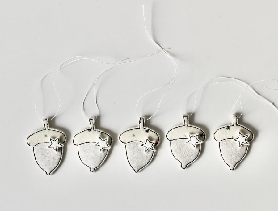 'Acorns with Stars Hanging Decorations'- Pack of 5