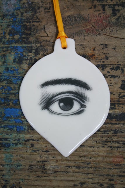 Porcelain eye decoration