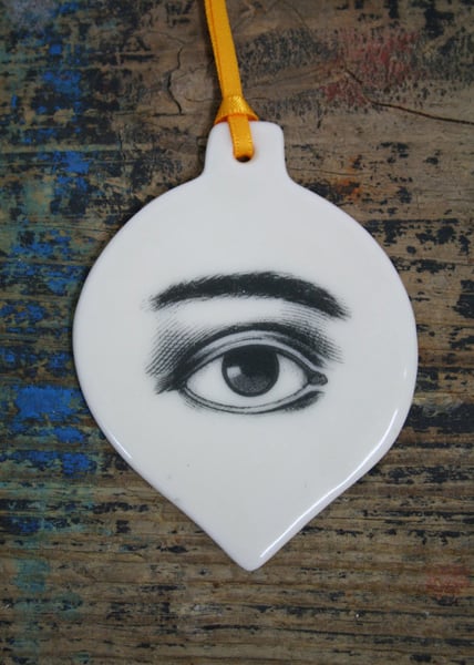 Porcelain eye decoration