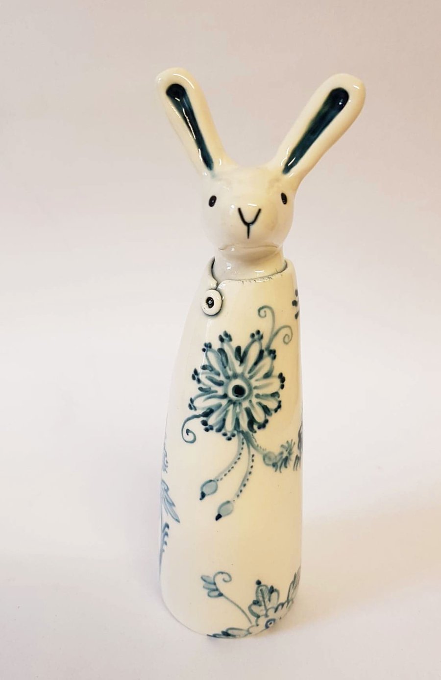 Delft Hare in blue and white - handpainted floral pattern