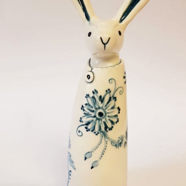 Delft Hare in blue and white - handpainted floral pattern