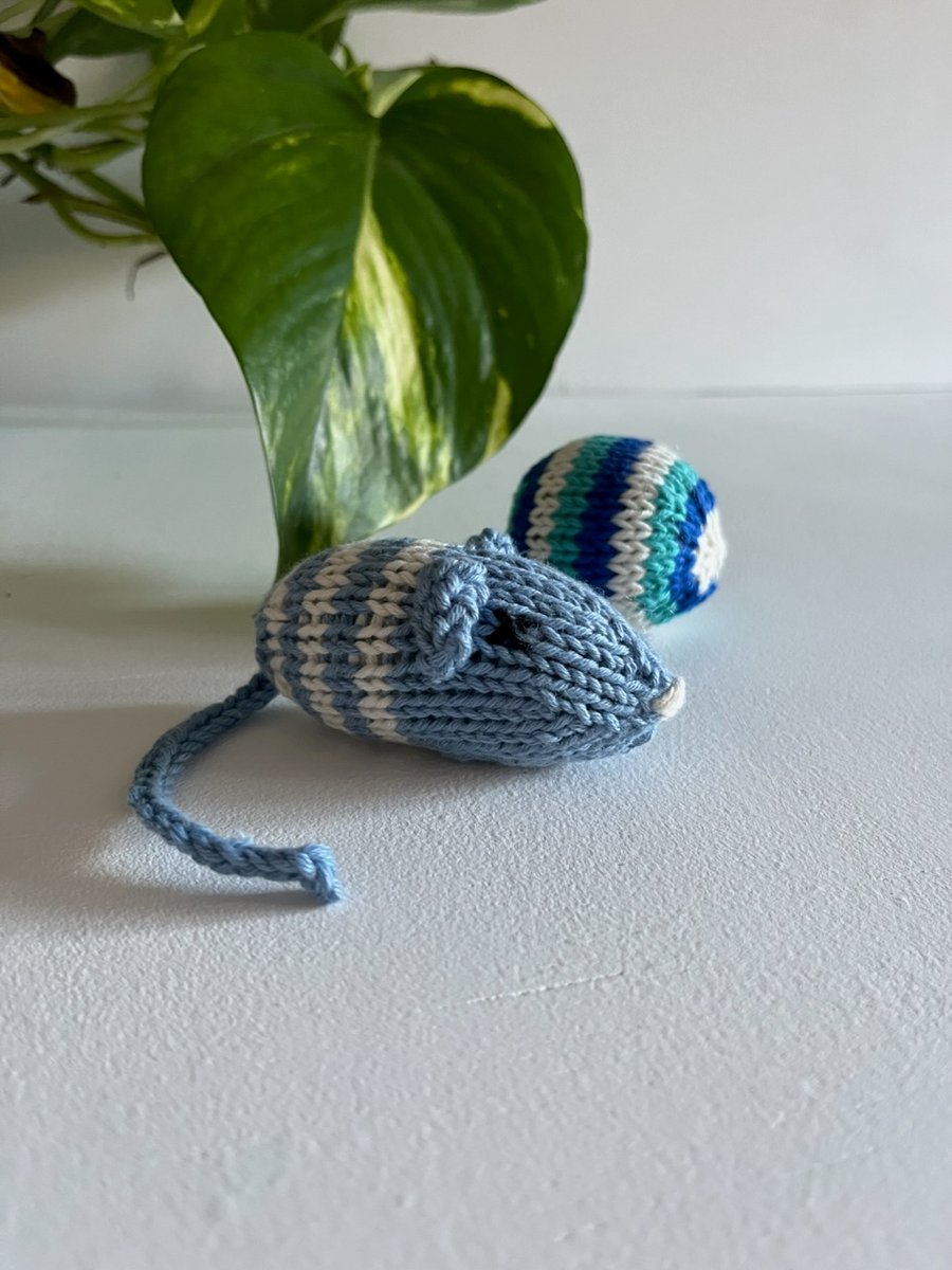 Hand knitted blue mouse and ball set