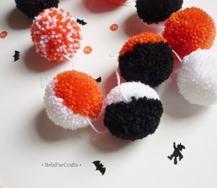 Halloween colours garland - 'Trick or treat' party - Yarn pom poms bunting 