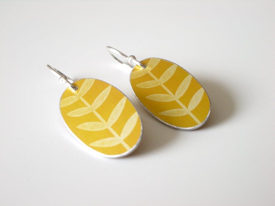 Yellow leaf oval earrings 