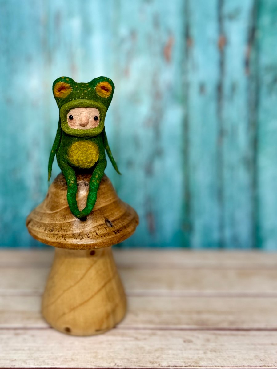 Spun Cotton Sitting Frog Sculpture