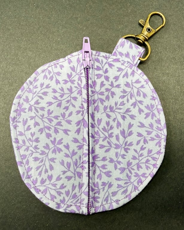 Circular zipped pouch (for earphones, keys, change etc...) - Lilac flowers