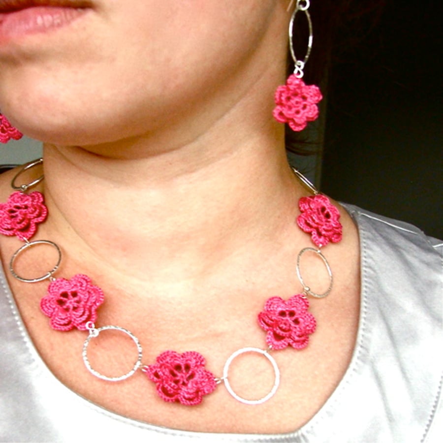 Flower Necklace In Pink