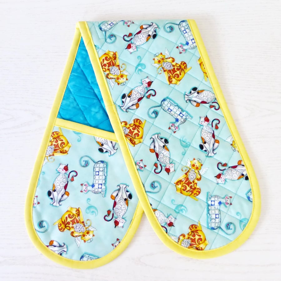 Kitty cat oven Gloves. Quilted