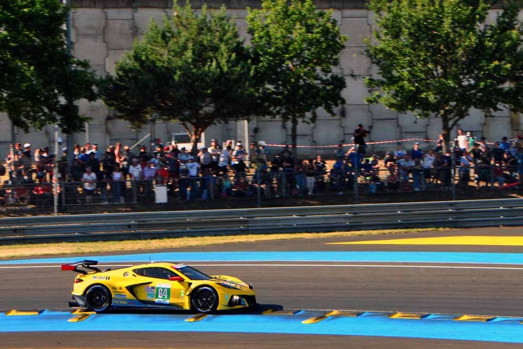 Chevrolet Corvette C8R 24 Hours of Le Mans 2022 18"X12" Print