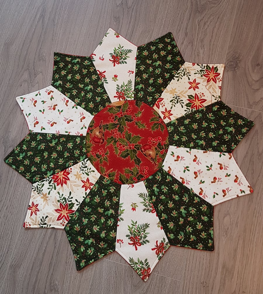 Christmas tree mat, Berries and Robins
