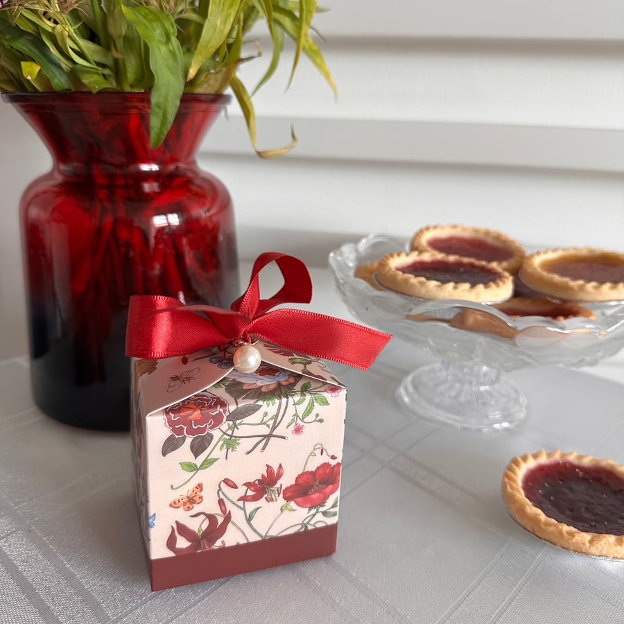 Red floral wedding favour box Summer birthday party sweet gift holder