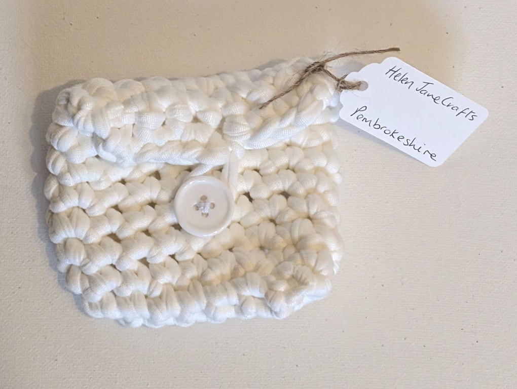 Handmade crochet mini purse made with white t-shirt yarn 