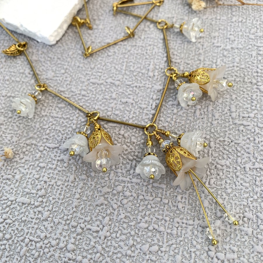 Art Nouveau Vintage Style White and Gold Floral Necklace Set