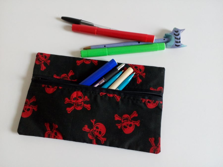 Pencil case, zipper pouch, back to school, drawing, skull, crossbones, pirate