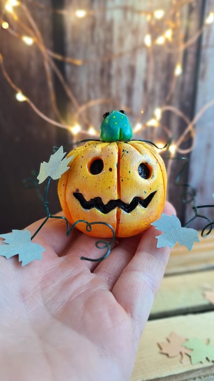 Pumpkins - With Magnetic Frog