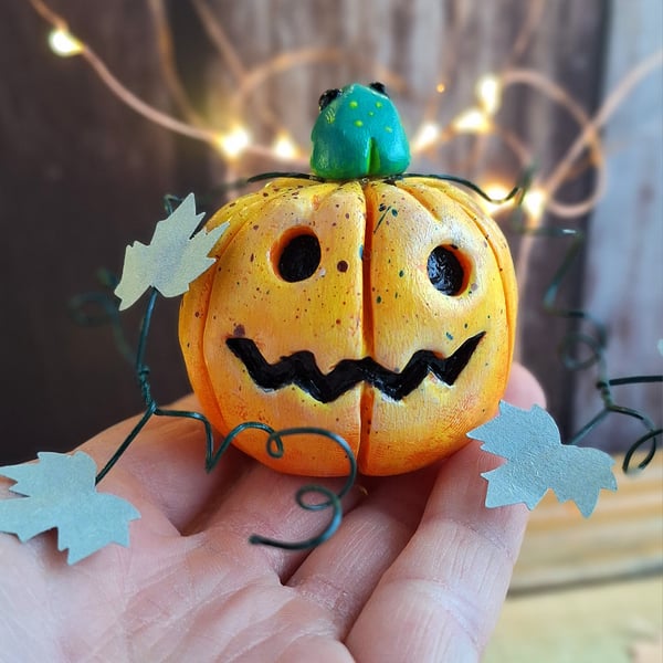 Pumpkins - With Magnetic Frog