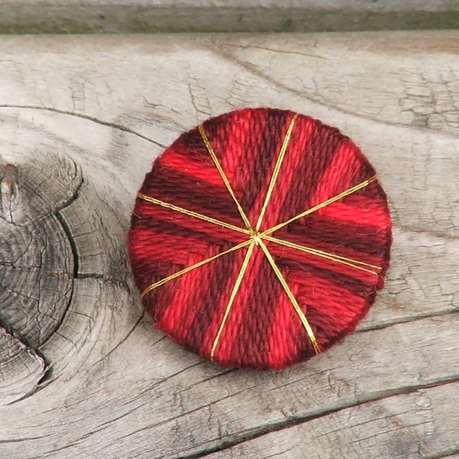 Red Brooch - 25mm - thread wrapped
