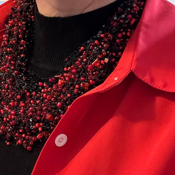 “Scarlet Whisper” – Air Necklace with Red Beads 