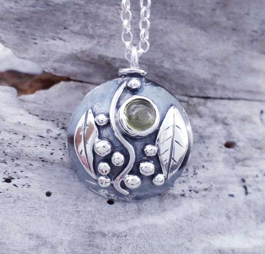 Seaweed leaf Pendant with Peridot