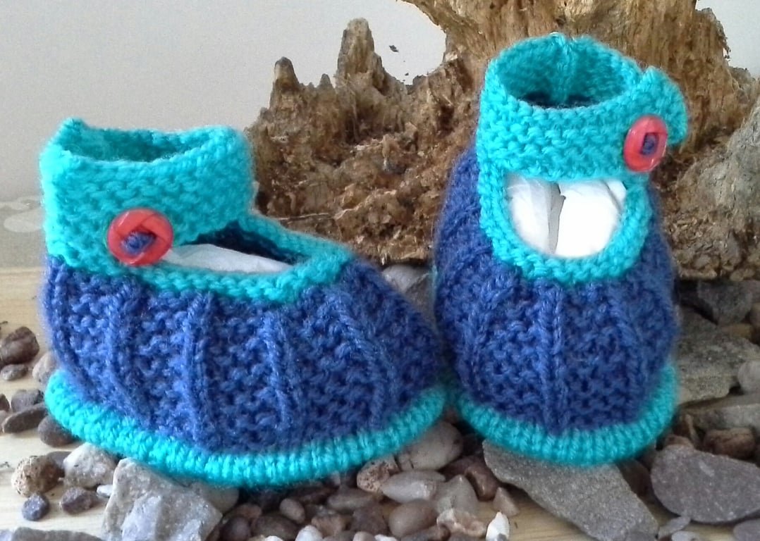 Gender Nutral Hand Knitted Baby Shoes 0-3 months