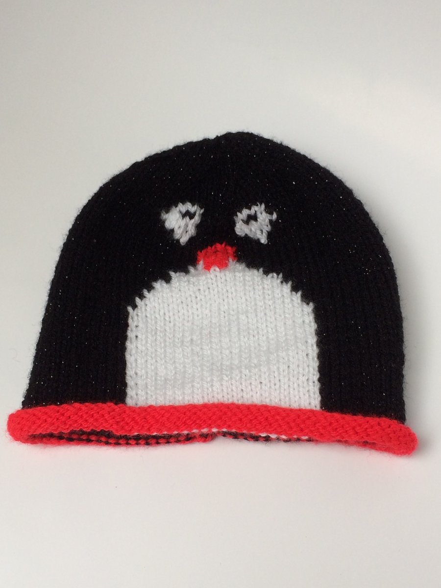 Penguin beanie hat for baby. Two sizes available.