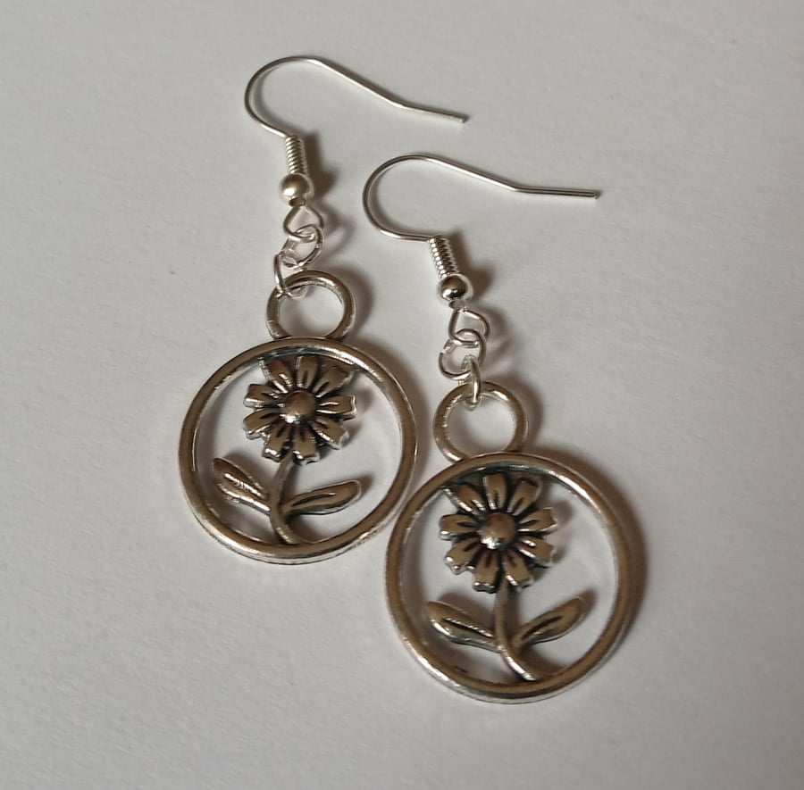 Silver Plate Round Daisy Flower Earrings 