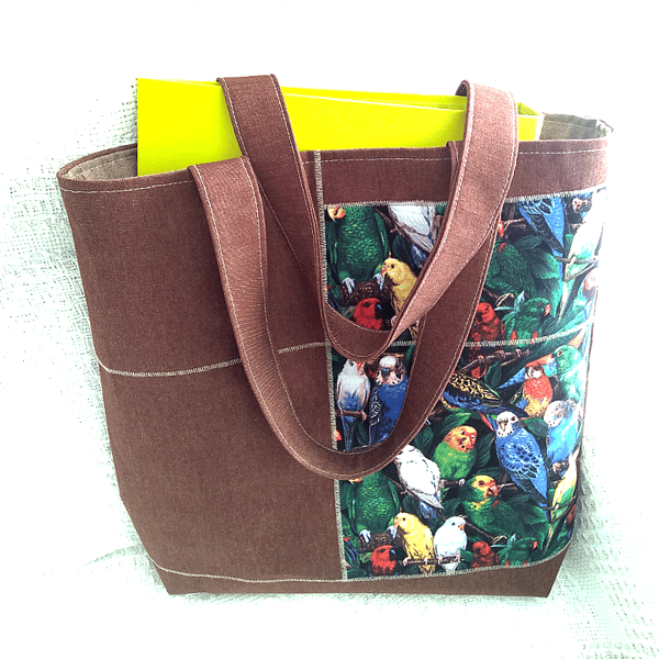 Multicoloured parrots tote bag in brown