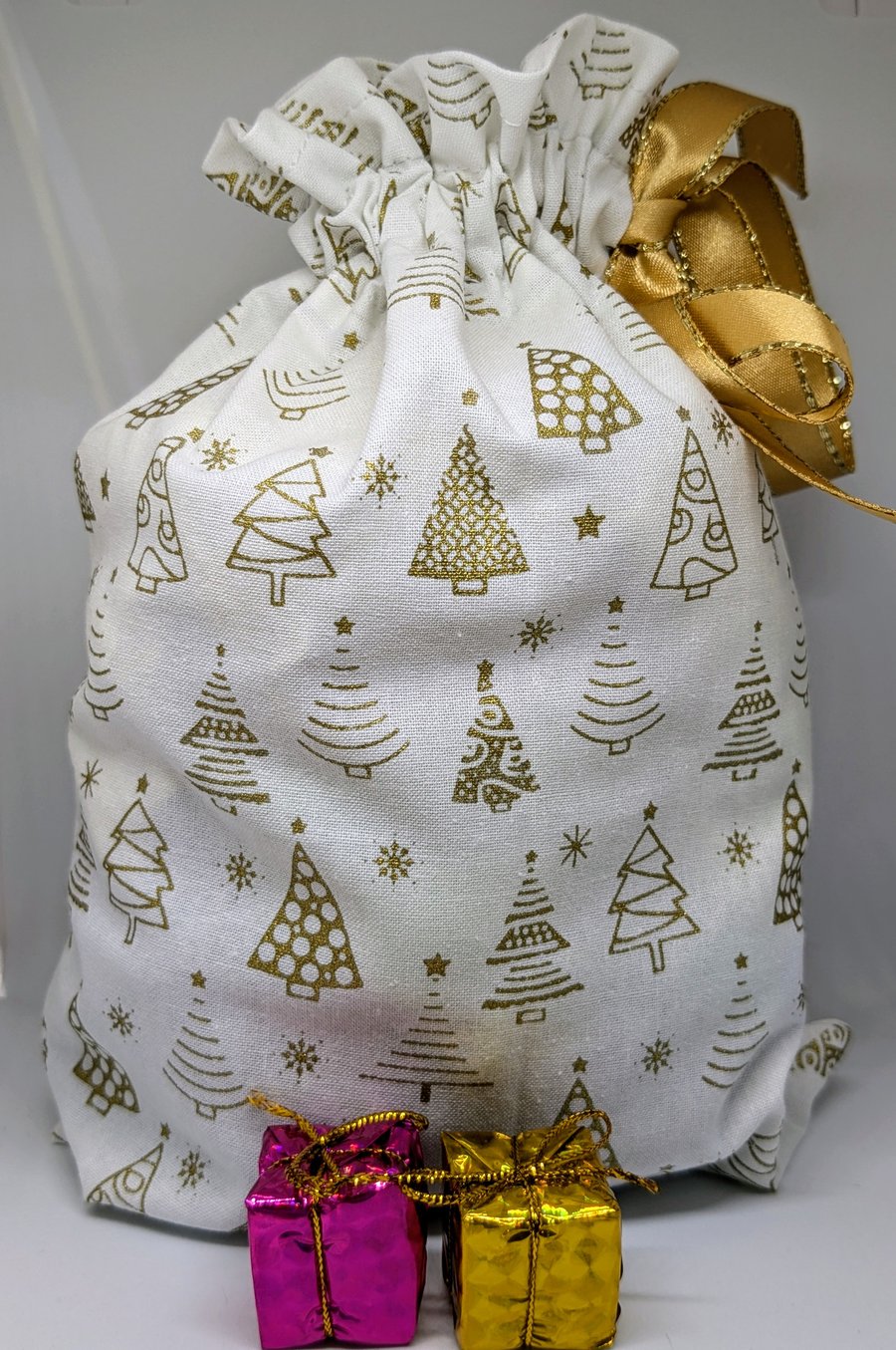 Christmas gift bags-medium