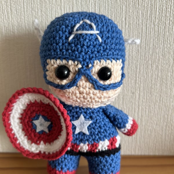 Mini Crocheted Super Hero Dolls - CAPTAIN AMERICA