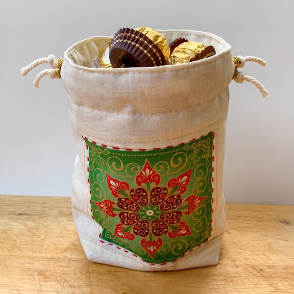 Double Sided Fabric Christmas Gift Bag – Snowflake and Holly Bauble Motif 