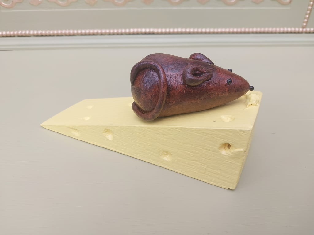 Novelty Mouse on cheese doorstop 
