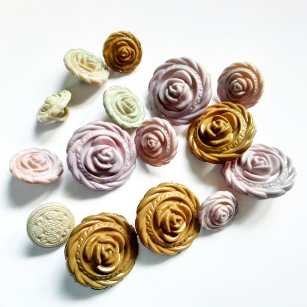 17 Mixed Rose Shank Buttons