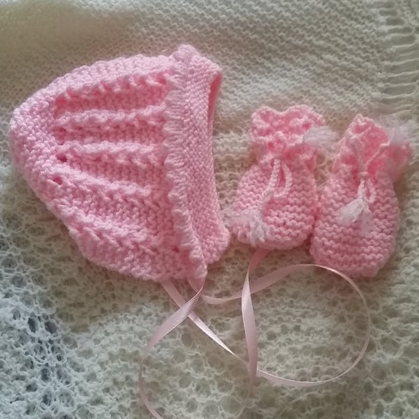 BABY BONNET AND MITTENS