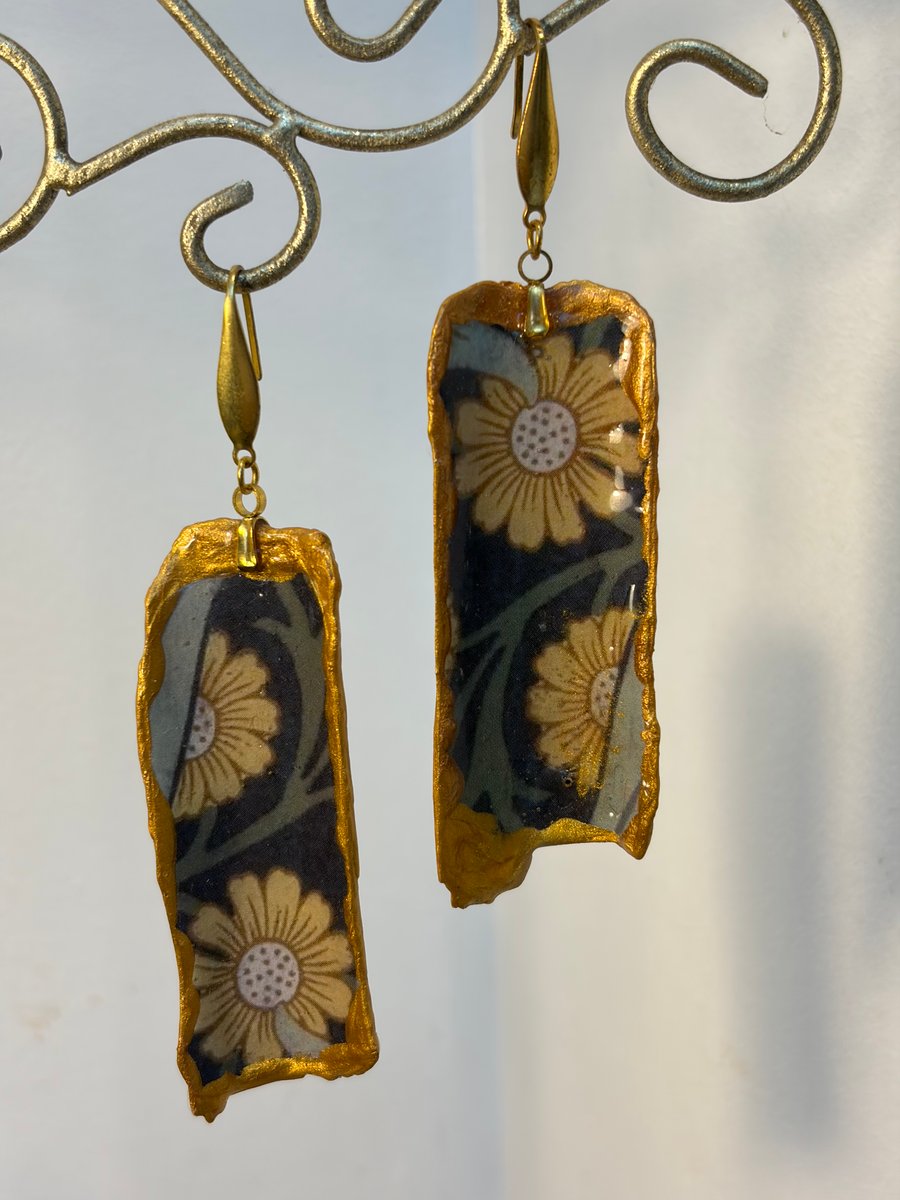 William morris shell dangle earrings on gold