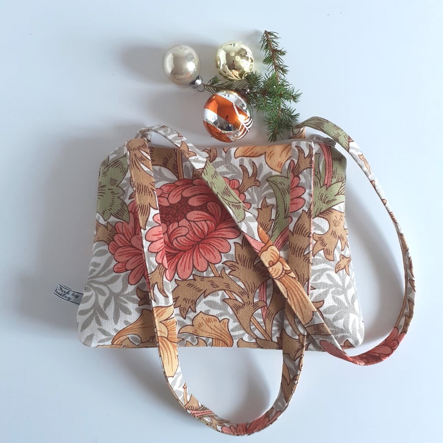 Shoulder bag upcycled in a vintage William Morris fabric with chunky zip 