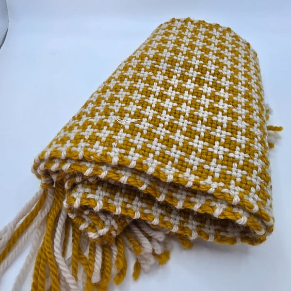 Hand woven Dog tooth scarf 