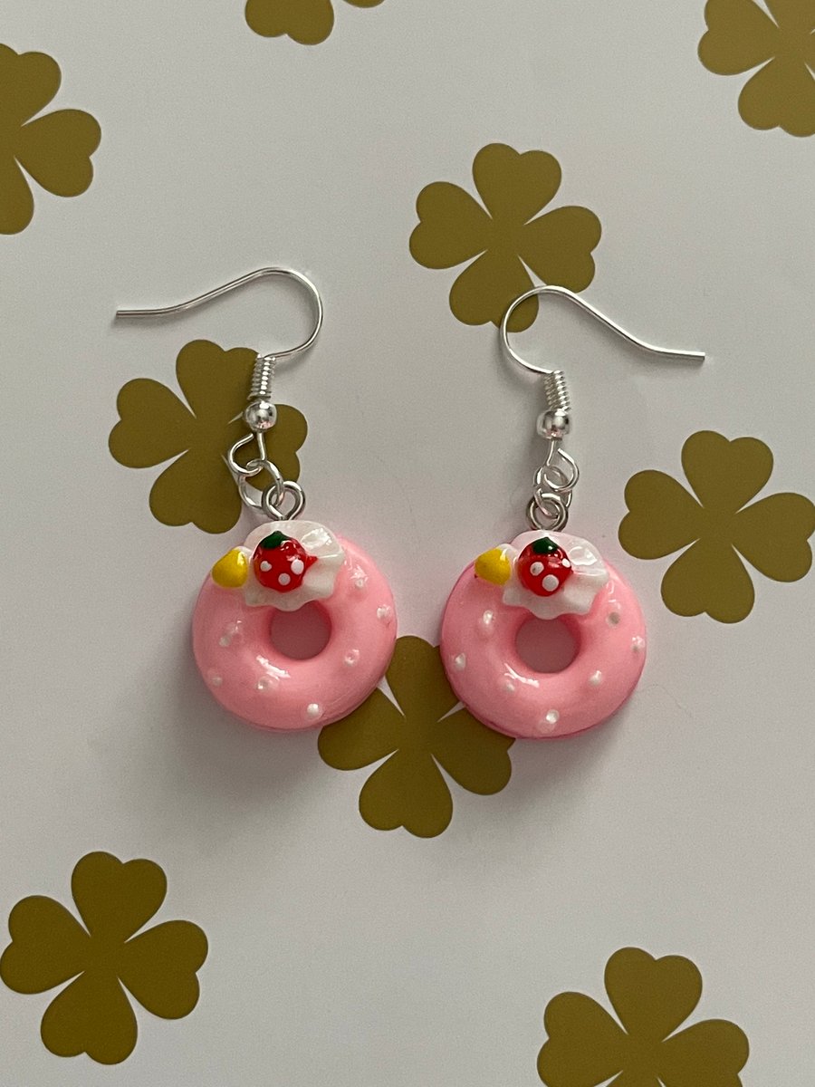 Baby pink donut earrings 