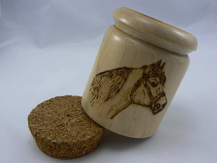 Horse wooden pot with cork lid