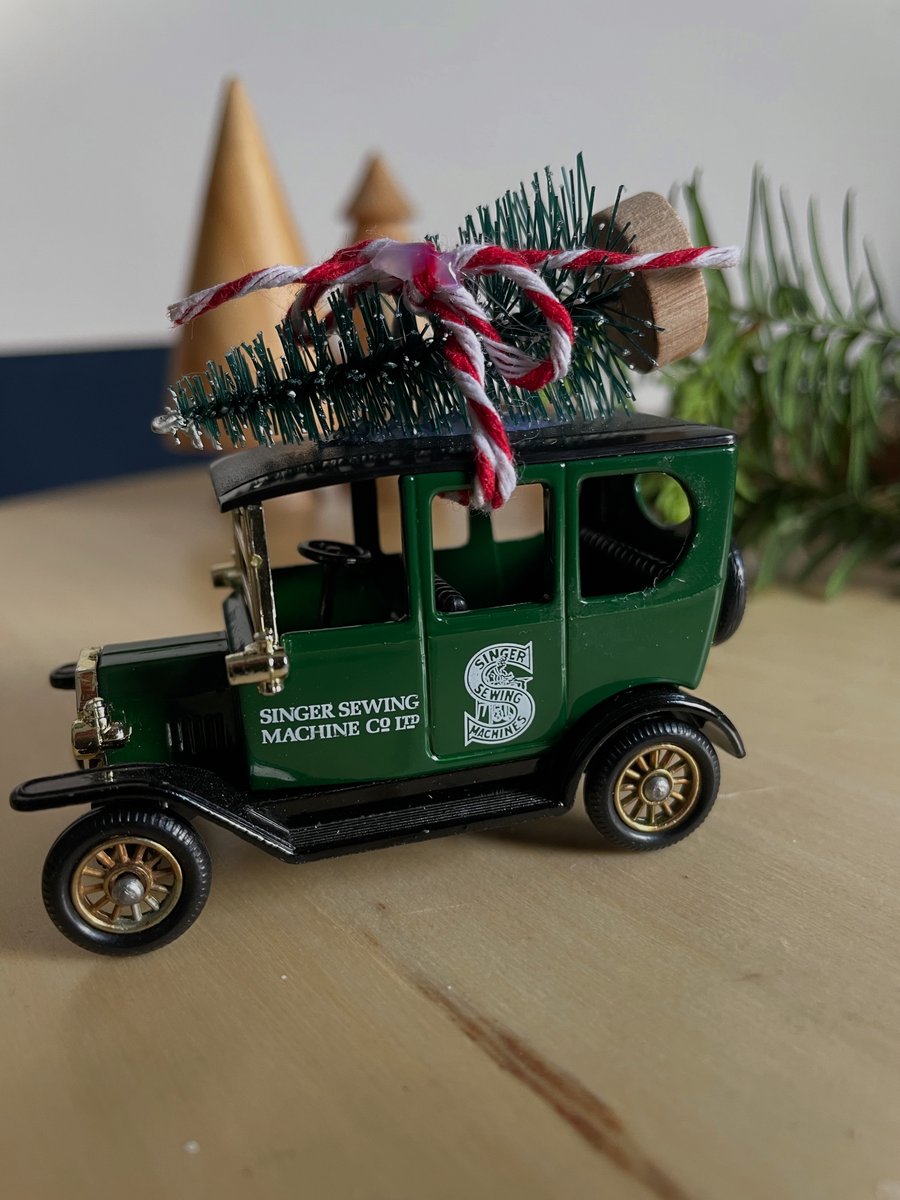 Vintage Christmas decoration SINGER sewing machine VAN