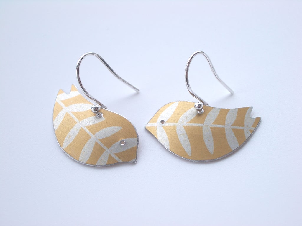 Bird earrings in yellow with leaf print