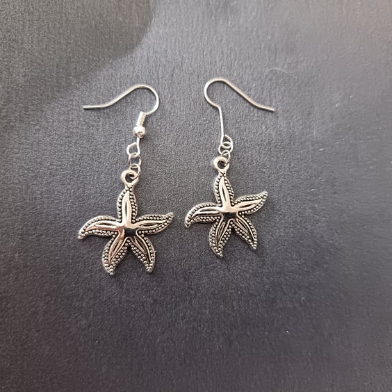 Silver starfish charm dangle earrings 