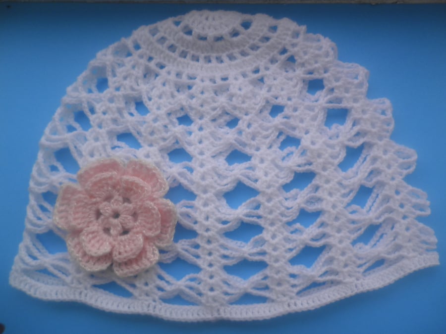 Crochet girl hat with flower